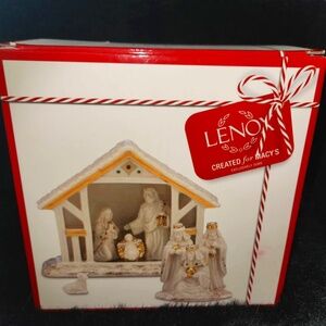 Lenox Mistletoe Park Manger